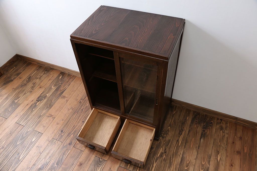 アンティーク家具　アンティーク 気泡ガラスの引き出し付き収納棚(飾り棚)