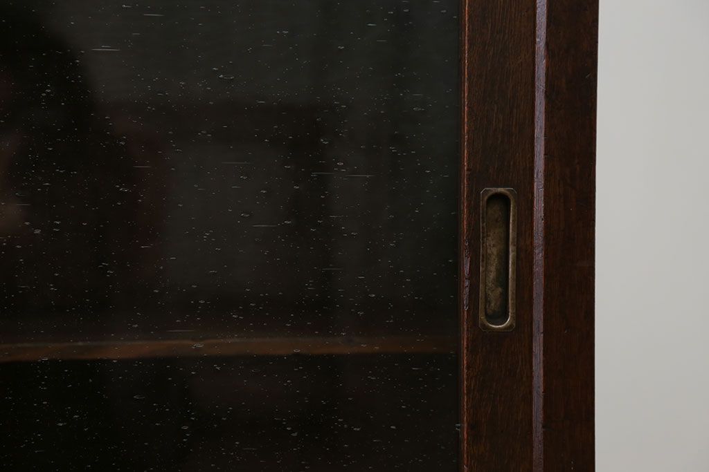 アンティーク家具　アンティーク 気泡ガラスの引き出し付き収納棚(飾り棚)