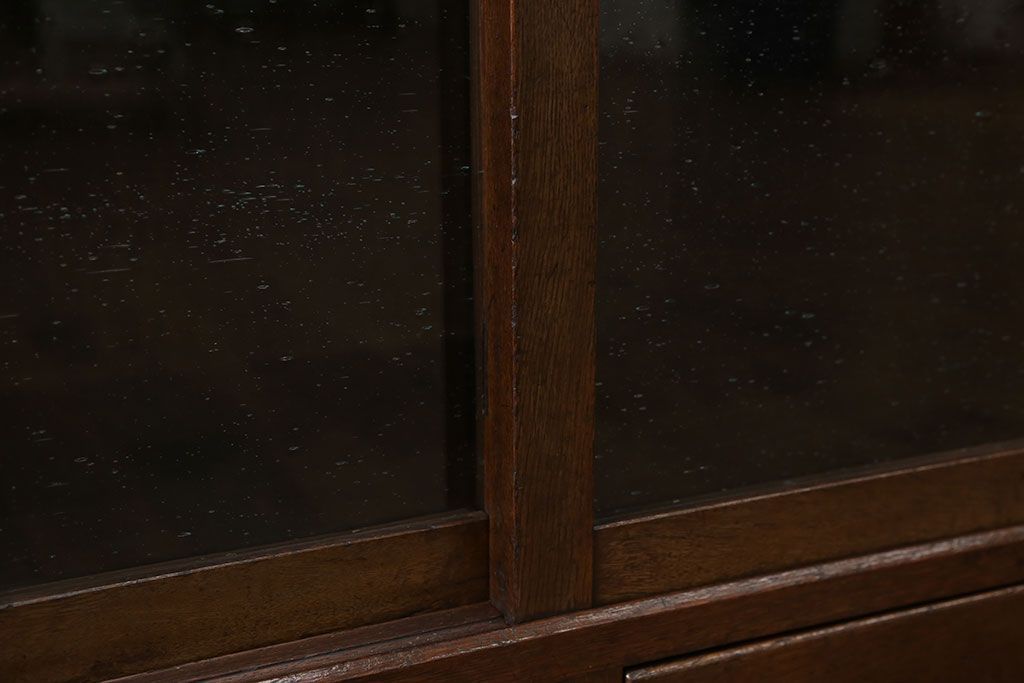 アンティーク家具　アンティーク 気泡ガラスの引き出し付き収納棚(飾り棚)