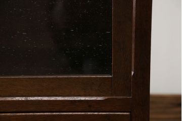 アンティーク家具　アンティーク 気泡ガラスの引き出し付き収納棚(飾り棚)