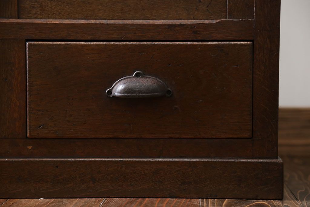 アンティーク家具　アンティーク 気泡ガラスの引き出し付き収納棚(飾り棚)