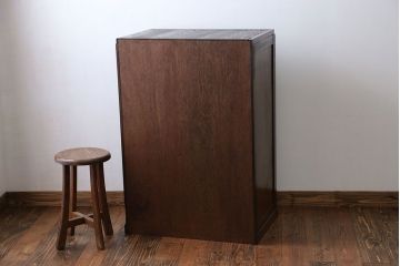 アンティーク家具　アンティーク 気泡ガラスの引き出し付き収納棚(飾り棚)