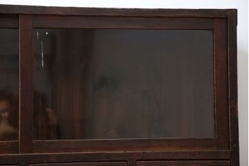 アンティーク家具　アンティーク 古い木の10杯引き出し 脚付き収納棚(チェスト)