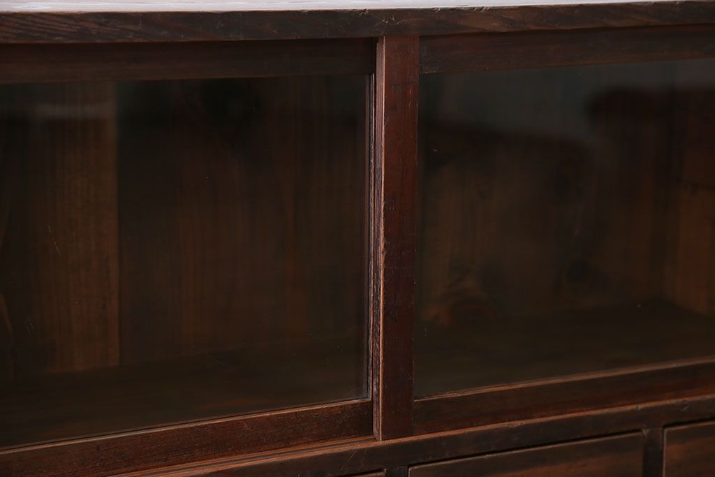 アンティーク家具　アンティーク 古い木の10杯引き出し 脚付き収納棚(チェスト)