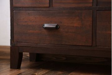 アンティーク家具　アンティーク 古い木の10杯引き出し 脚付き収納棚(チェスト)