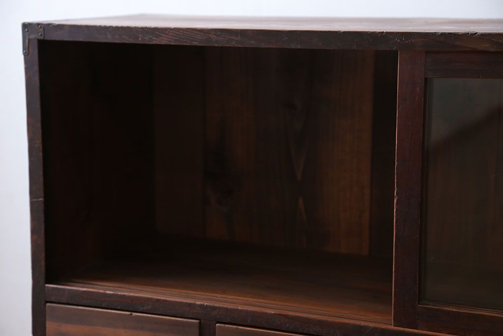 アンティーク家具　アンティーク 古い木の10杯引き出し 脚付き収納棚(チェスト)