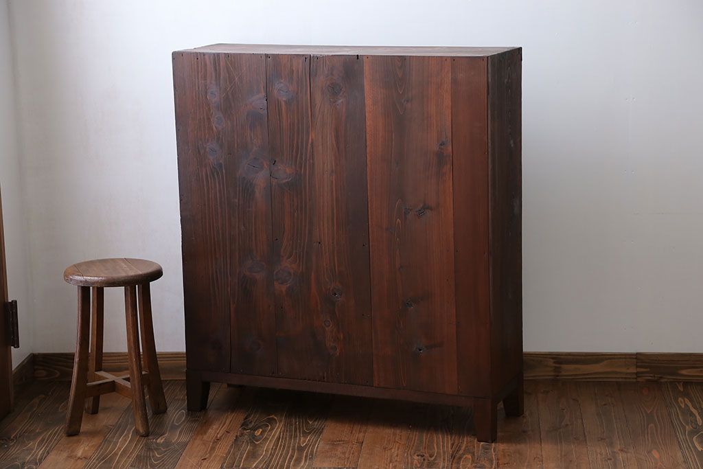 アンティーク家具　アンティーク 古い木の10杯引き出し 脚付き収納棚(チェスト)