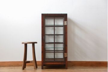 アンティーク家具　アンティーク  格子デザインの縦型ガラス(1)(ショーケース、飾り棚)　