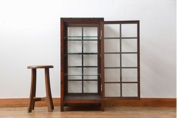 アンティーク家具　アンティーク  格子デザインの縦型ガラス(1)(ショーケース、飾り棚)　