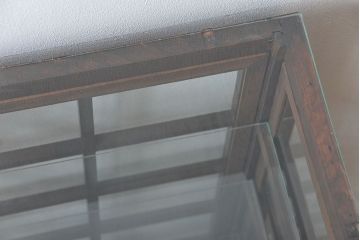 アンティーク家具　アンティーク  格子デザインの縦型ガラス(1)(ショーケース、飾り棚)　