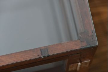 アンティーク家具　アンティーク  格子デザインの縦型ガラス(1)(ショーケース、飾り棚)　