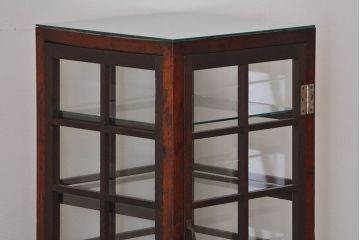 アンティーク家具　アンティーク  格子デザインの縦型ガラス(1)(ショーケース、飾り棚)　