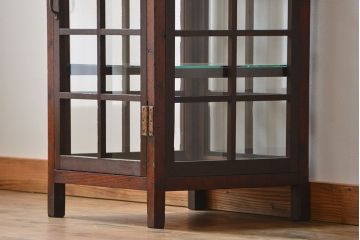 アンティーク家具　アンティーク  格子デザインの縦型ガラス(1)(ショーケース、飾り棚)　
