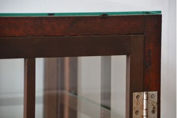 アンティーク家具　アンティーク  格子デザインの縦型ガラス(1)(ショーケース、飾り棚)　