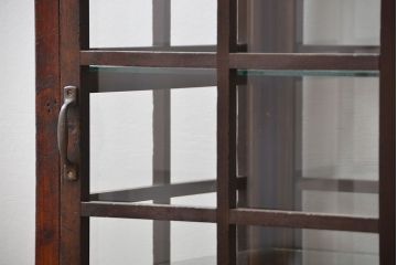 アンティーク家具　アンティーク  格子デザインの縦型ガラス(1)(ショーケース、飾り棚)　