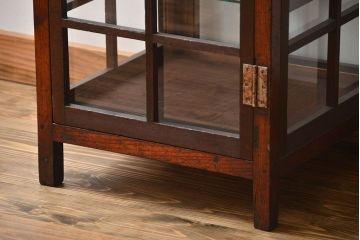 アンティーク家具　アンティーク  格子デザインの縦型ガラス(1)(ショーケース、飾り棚)　