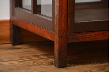 アンティーク家具　アンティーク  格子デザインの縦型ガラス(1)(ショーケース、飾り棚)　