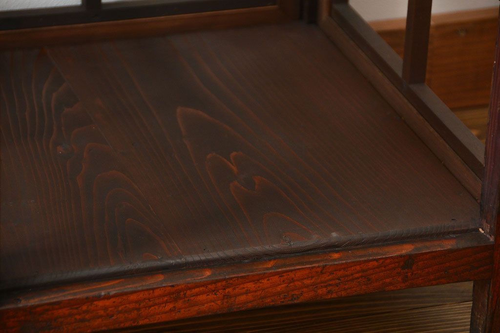 アンティーク家具　アンティーク  格子デザインの縦型ガラス(1)(ショーケース、飾り棚)　