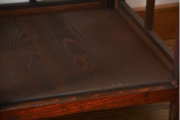 アンティーク家具　アンティーク  格子デザインの縦型ガラス(1)(ショーケース、飾り棚)　