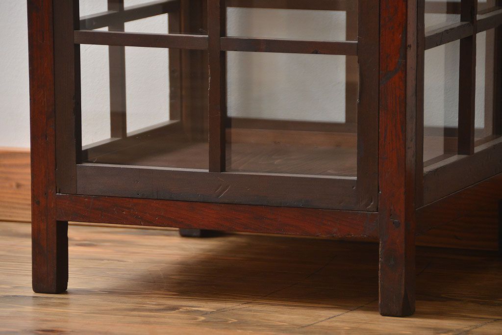 アンティーク家具　アンティーク  格子デザインの縦型ガラス(1)(ショーケース、飾り棚)　