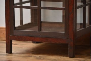 アンティーク家具　アンティーク  格子デザインの縦型ガラス(1)(ショーケース、飾り棚)　