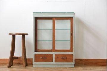 アンティーク家具　アンティークペイント　小さな引き出し付きガラスケース(ショーケース、飾り棚)