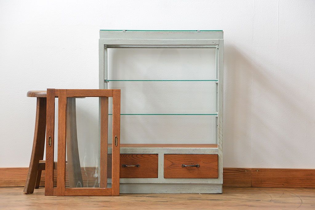 アンティーク家具　アンティークペイント　小さな引き出し付きガラスケース(ショーケース、飾り棚)