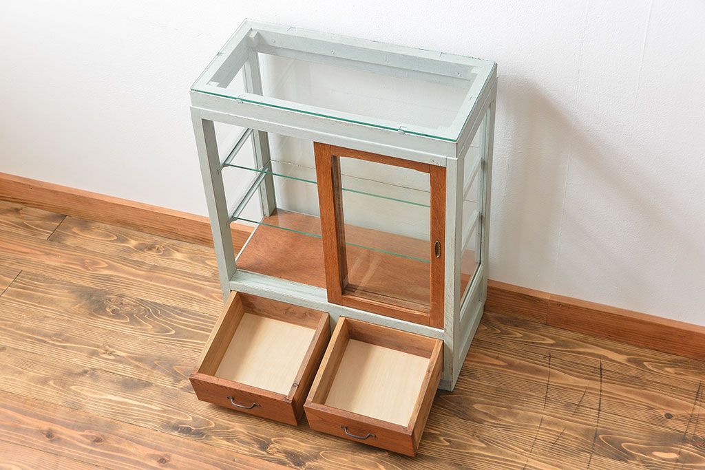 アンティーク家具　アンティークペイント　小さな引き出し付きガラスケース(ショーケース、飾り棚)