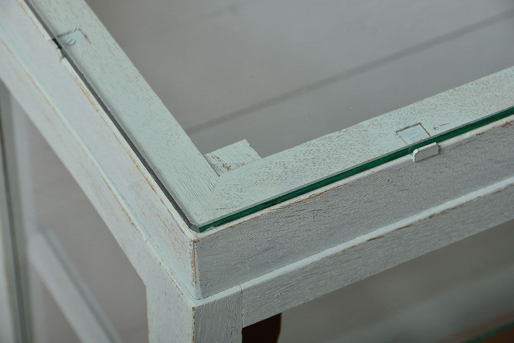 アンティーク家具　アンティークペイント　小さな引き出し付きガラスケース(ショーケース、飾り棚)