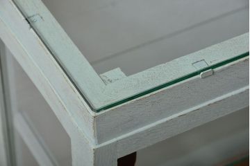 アンティーク家具　アンティークペイント　小さな引き出し付きガラスケース(ショーケース、飾り棚)