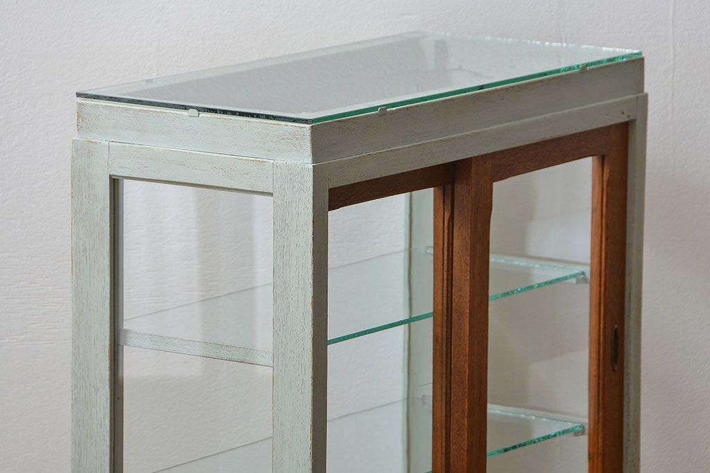 アンティーク家具　アンティークペイント　小さな引き出し付きガラスケース(ショーケース、飾り棚)