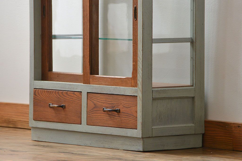 アンティーク家具　アンティークペイント　小さな引き出し付きガラスケース(ショーケース、飾り棚)