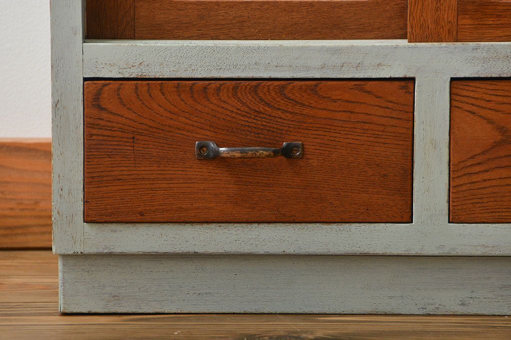 アンティーク家具　アンティークペイント　小さな引き出し付きガラスケース(ショーケース、飾り棚)