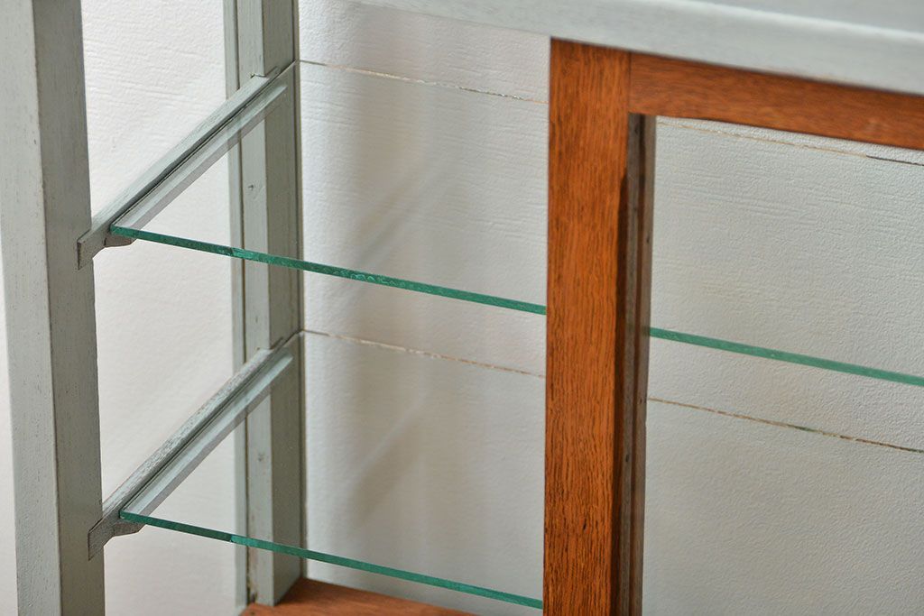 アンティーク家具　アンティークペイント　小さな引き出し付きガラスケース(ショーケース、飾り棚)