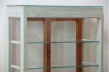 アンティーク家具　アンティークペイント　小さな引き出し付きガラスケース(ショーケース、飾り棚)