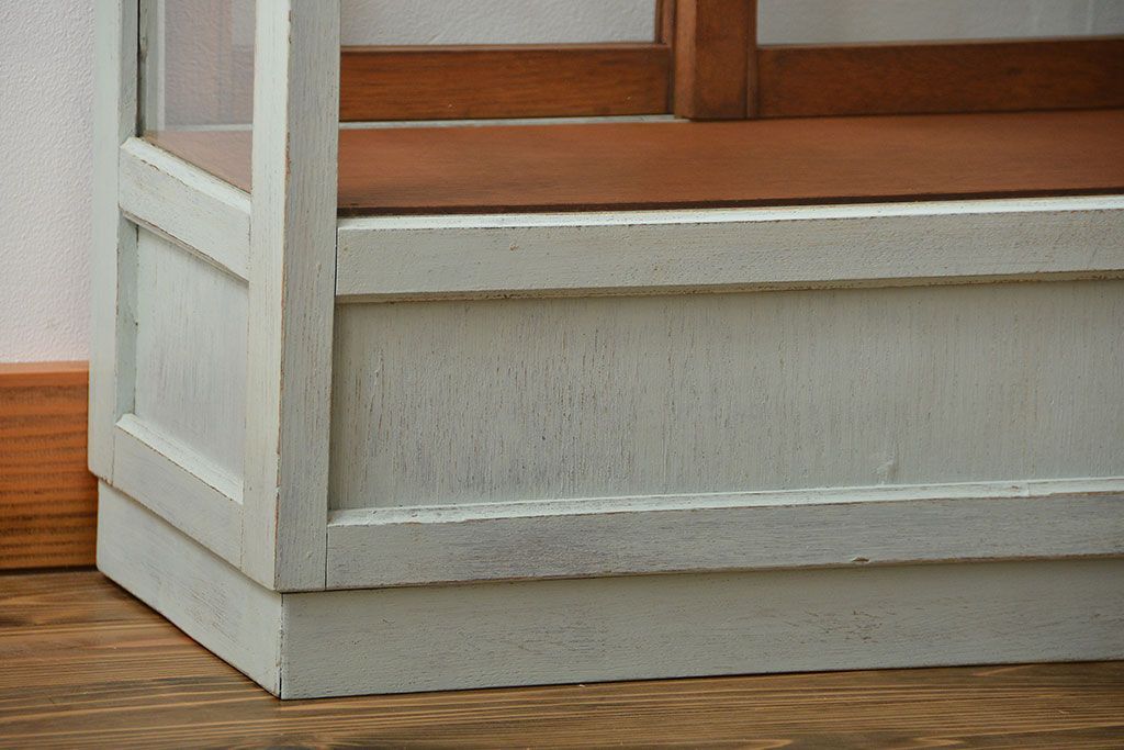 アンティーク家具　アンティークペイント　小さな引き出し付きガラスケース(ショーケース、飾り棚)