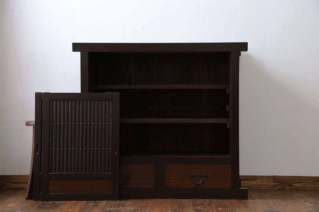 アンティーク家具　アンティーク 丸桟仕上げ モダンな三尺水屋箪笥サイドボード(収納棚)