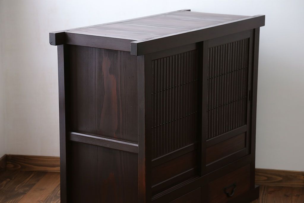 アンティーク家具　アンティーク 丸桟仕上げ モダンな三尺水屋箪笥サイドボード(収納棚)