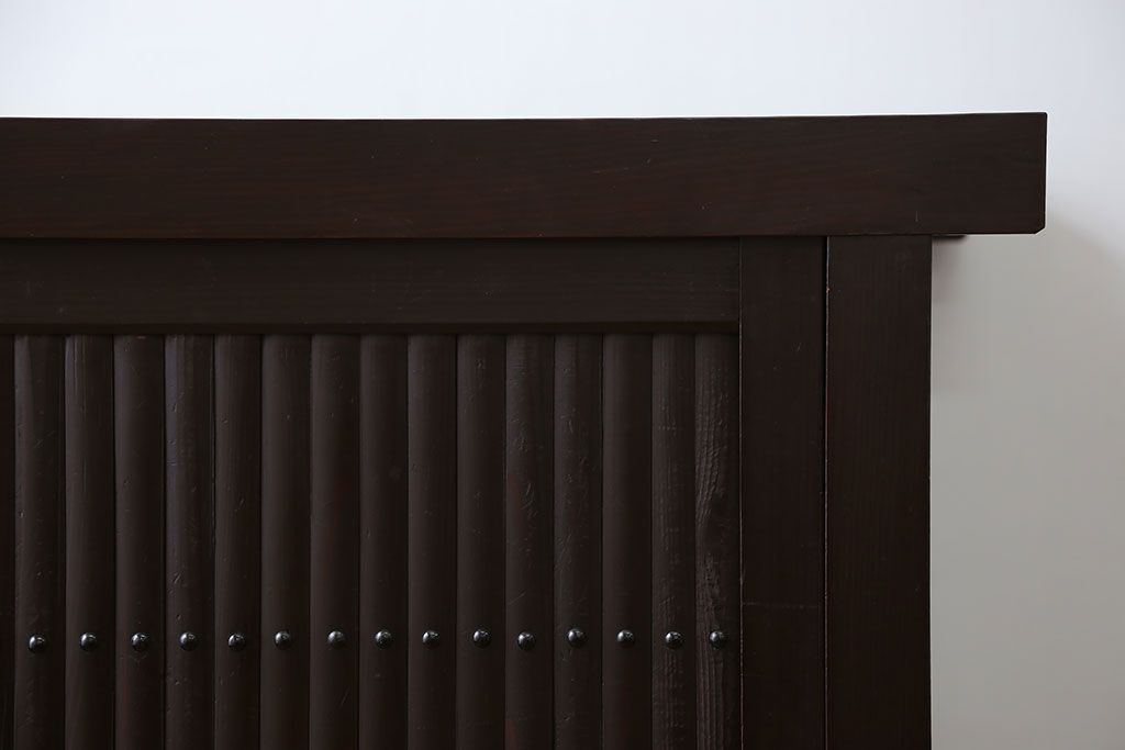 アンティーク家具　アンティーク 丸桟仕上げ モダンな三尺水屋箪笥サイドボード(収納棚)