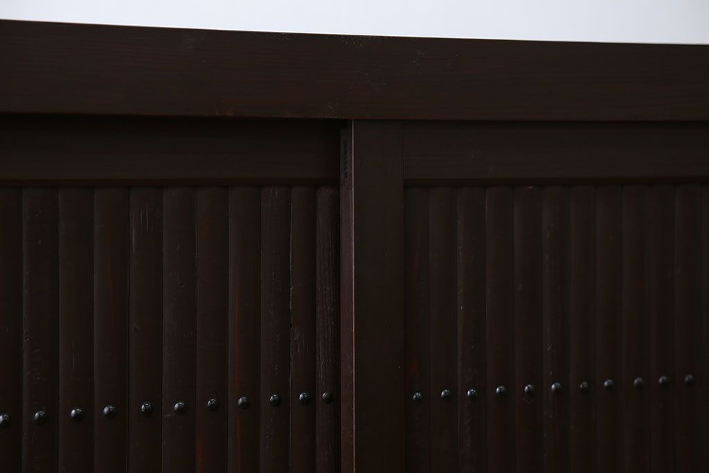 アンティーク家具　アンティーク 丸桟仕上げ モダンな三尺水屋箪笥サイドボード(収納棚)