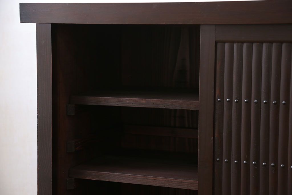 アンティーク家具　アンティーク 丸桟仕上げ モダンな三尺水屋箪笥サイドボード(収納棚)