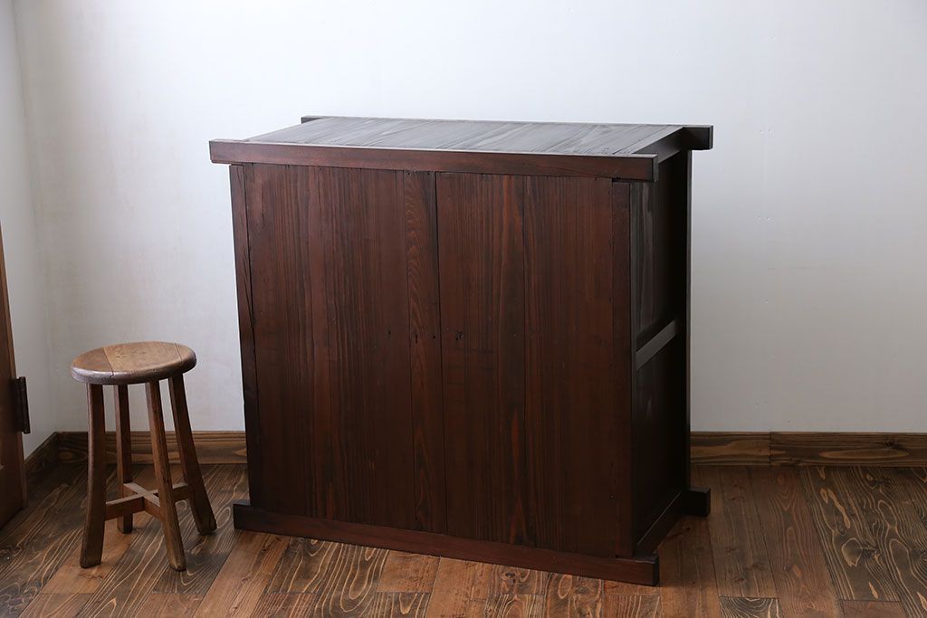 アンティーク家具　アンティーク 丸桟仕上げ モダンな三尺水屋箪笥サイドボード(収納棚)