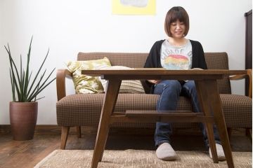 レトロ家具　アンティーク レトロなデザインのミッドセンチュリーセンターテーブル