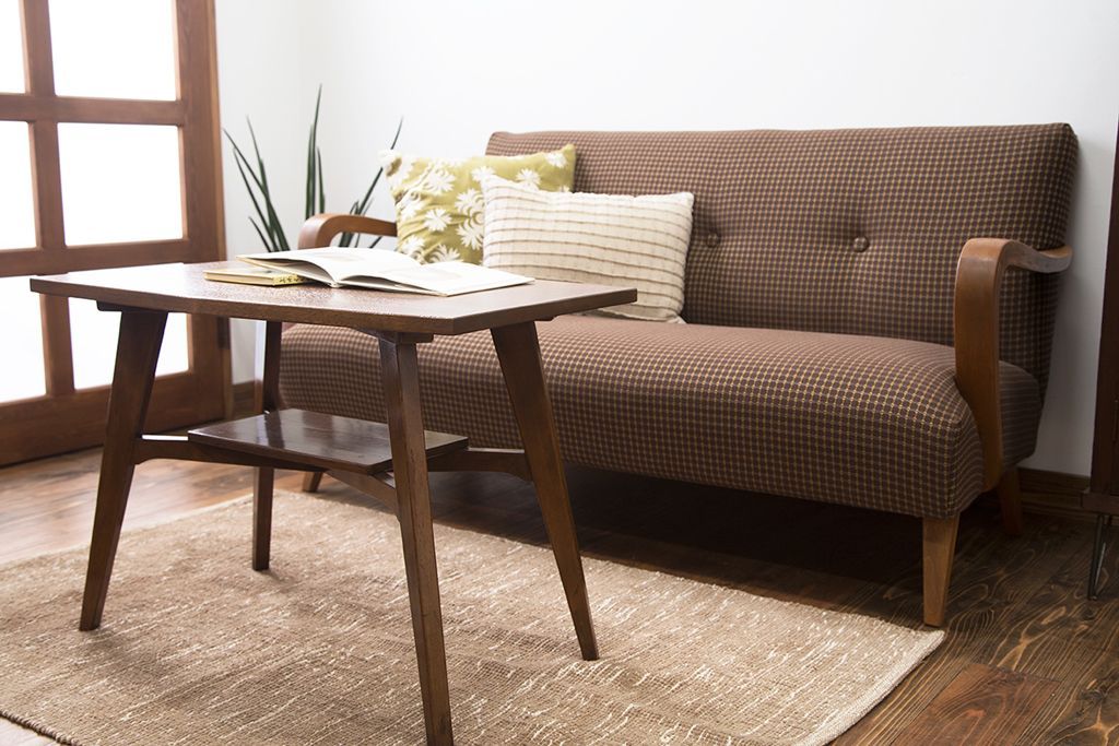 レトロ家具　アンティーク レトロなデザインのミッドセンチュリーセンターテーブル