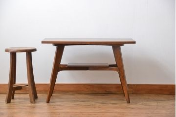 レトロ家具　アンティーク レトロなデザインのミッドセンチュリーセンターテーブル