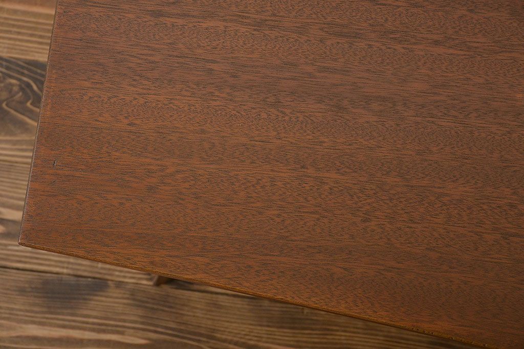 レトロ家具　アンティーク レトロなデザインのミッドセンチュリーセンターテーブル