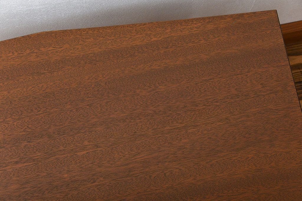 レトロ家具　アンティーク レトロなデザインのミッドセンチュリーセンターテーブル