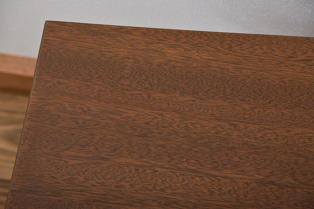 レトロ家具　アンティーク レトロなデザインのミッドセンチュリーセンターテーブル