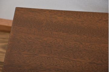 レトロ家具　アンティーク レトロなデザインのミッドセンチュリーセンターテーブル