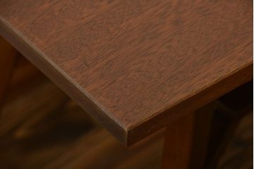 レトロ家具　アンティーク レトロなデザインのミッドセンチュリーセンターテーブル